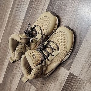 Kids - North Face dry vent waterproof hiking boots size 1